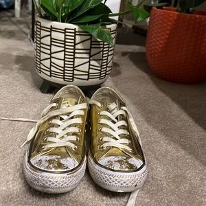 Gold rustic look low top converse